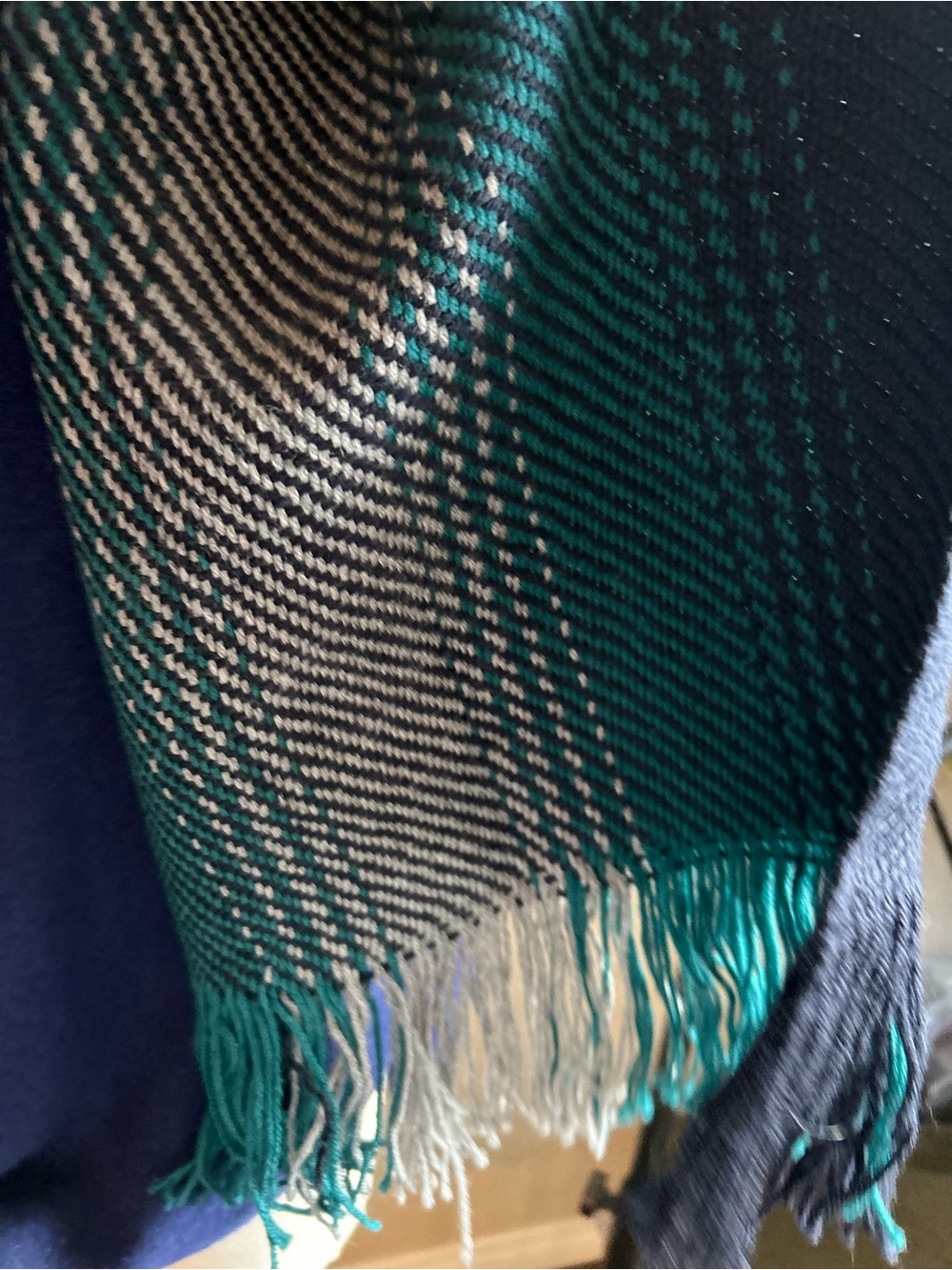 Mucros Weavers Green and Navy Two-Tone Woven Fringe Scarf 100% wool - Picture 5 of 6